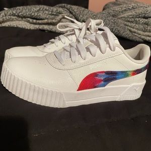 Woman’s puma tie dye sneakers